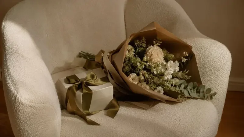 时尚品牌大秀红毯小插曲被捕捉，网友直呼可爱 - 娱乐曝光文章封面